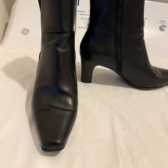Liz Claiborne Black Ankle Flex Boots perfect for cold winter days! - Picture 3 of 3